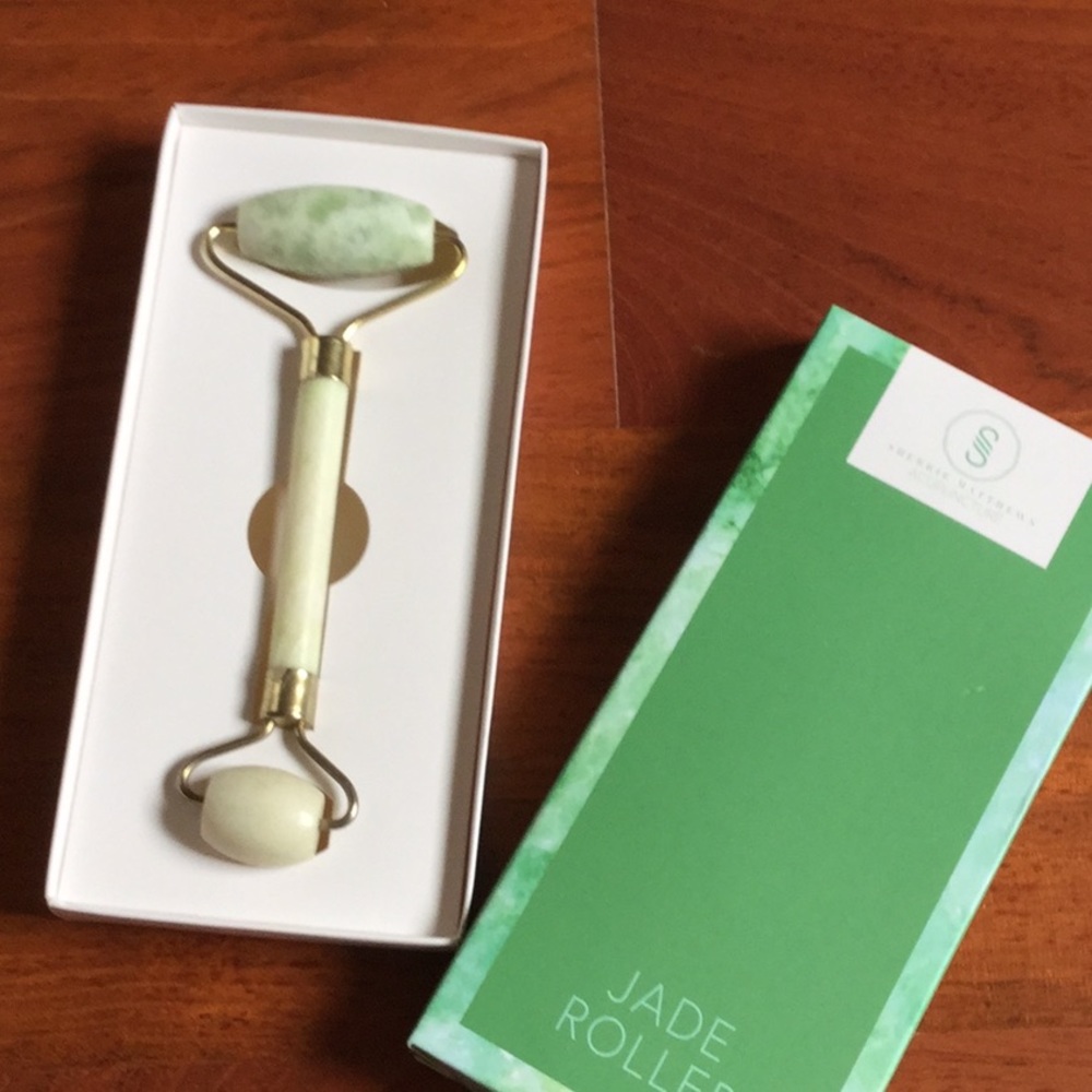 Sherrie Matthews Acupuncture Jade Roller